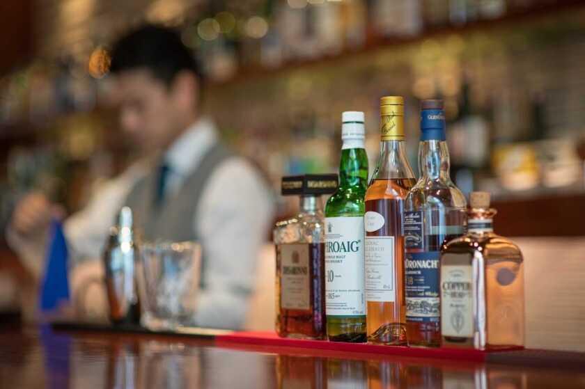 CLASSIC TEA＆COCKTAILS　ぎをん新橋 何生庵　（かしょうあん）の制服1