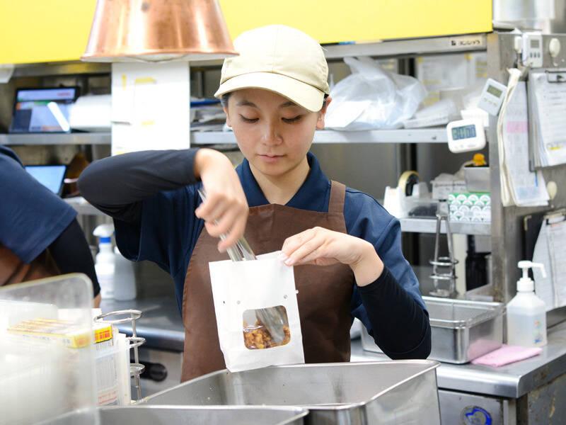元祖からあげ本舗 かたに商店 西条店の仕事画像3