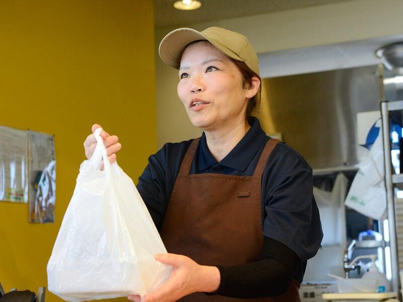 元祖からあげ本舗 かたに商店 西条店の仕事画像2