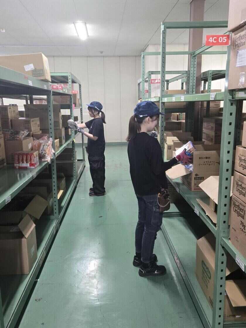 株式会社中四国丸和ロジスティクス　岡山食品物流センターの制服1