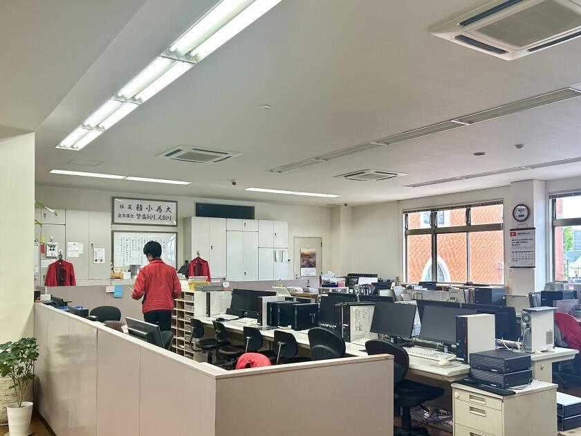 IZUMIYA株式会社　本社　の制服2