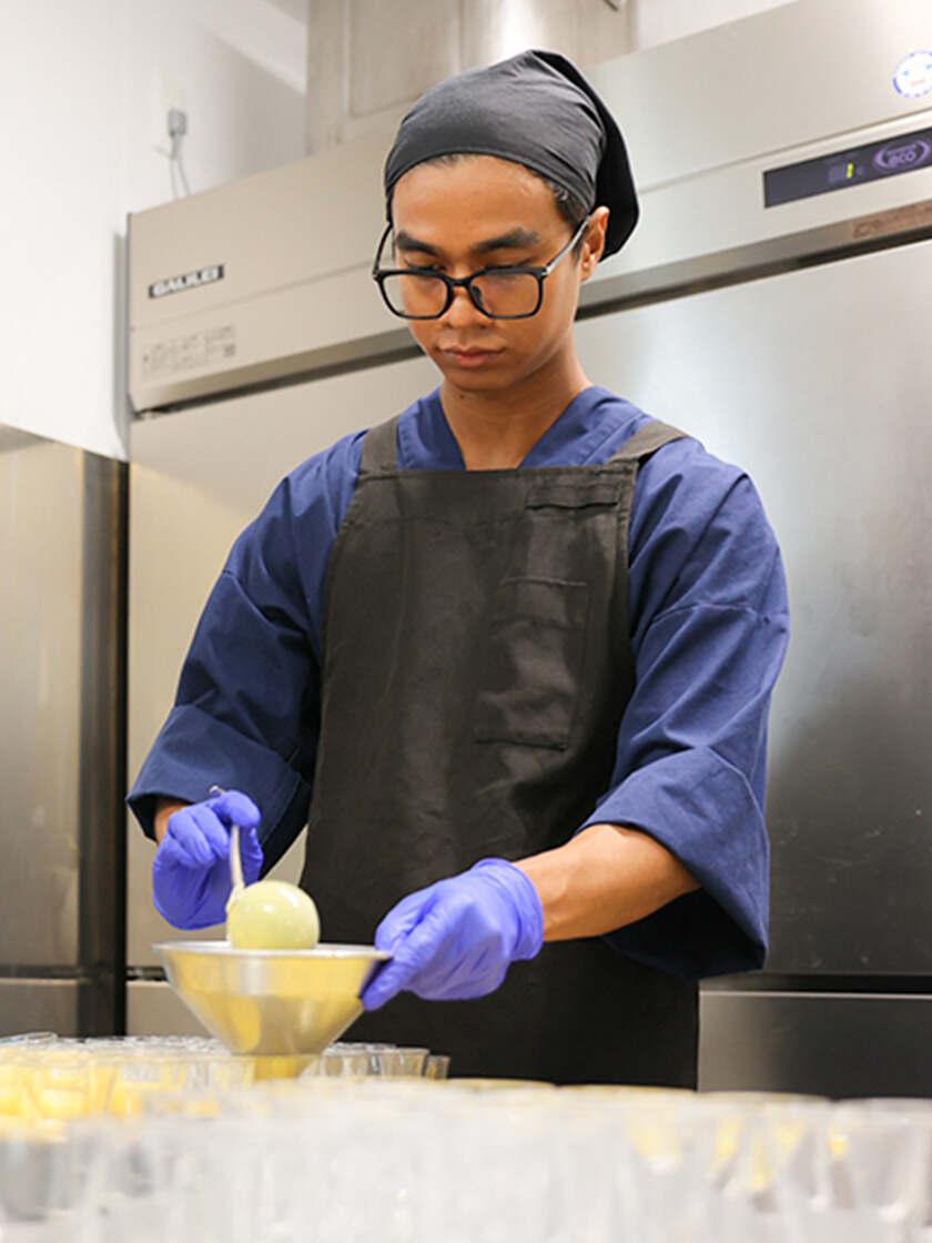 しゃぶとかに 源氏総本店 南越谷店の制服1