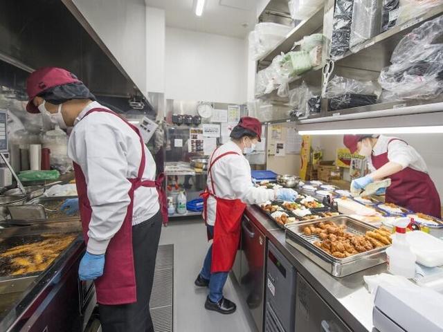 週３日・１日３ｈ～！接客少なめ◎モクモク惣菜調理とパック詰め(工場・製造、京丹後市)のイメージ画像