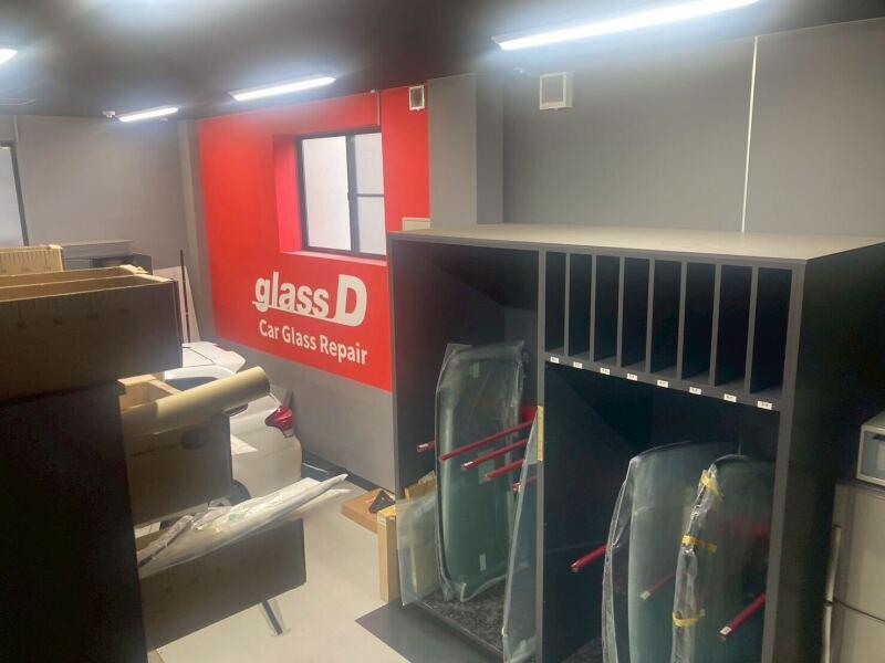 グラスジャパン ダックス（株） 江戸川店の仕事画像3