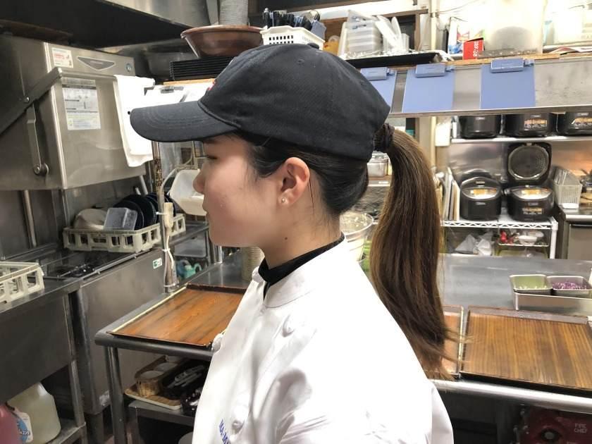 とんかつマ・メゾン東桜店の制服5