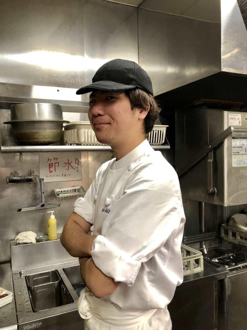 とんかつマ・メゾン東桜店の制服4