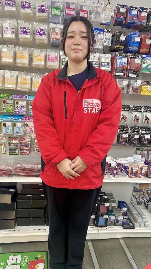 トレカ専門店ドラゴンスターオタロード中央店の制服1