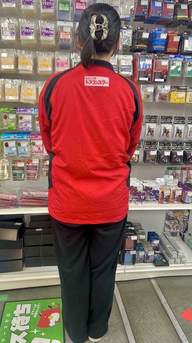 トレカ専門店ドラゴンスターオタロード中央店の制服2