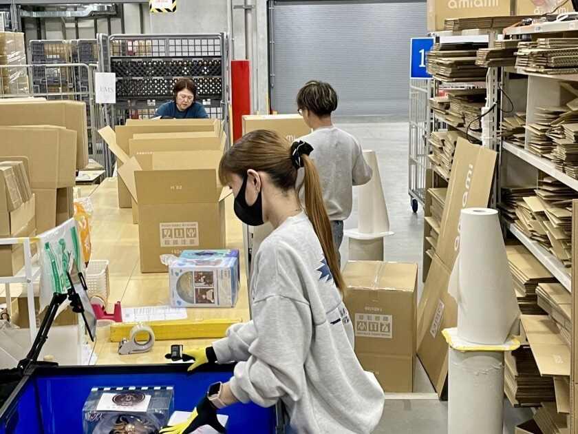 アミプロモーション株式会社　採用担当の制服2