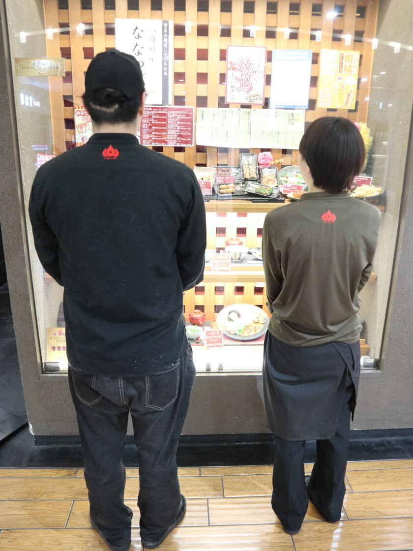 一鳥一炭　喜志店の制服2