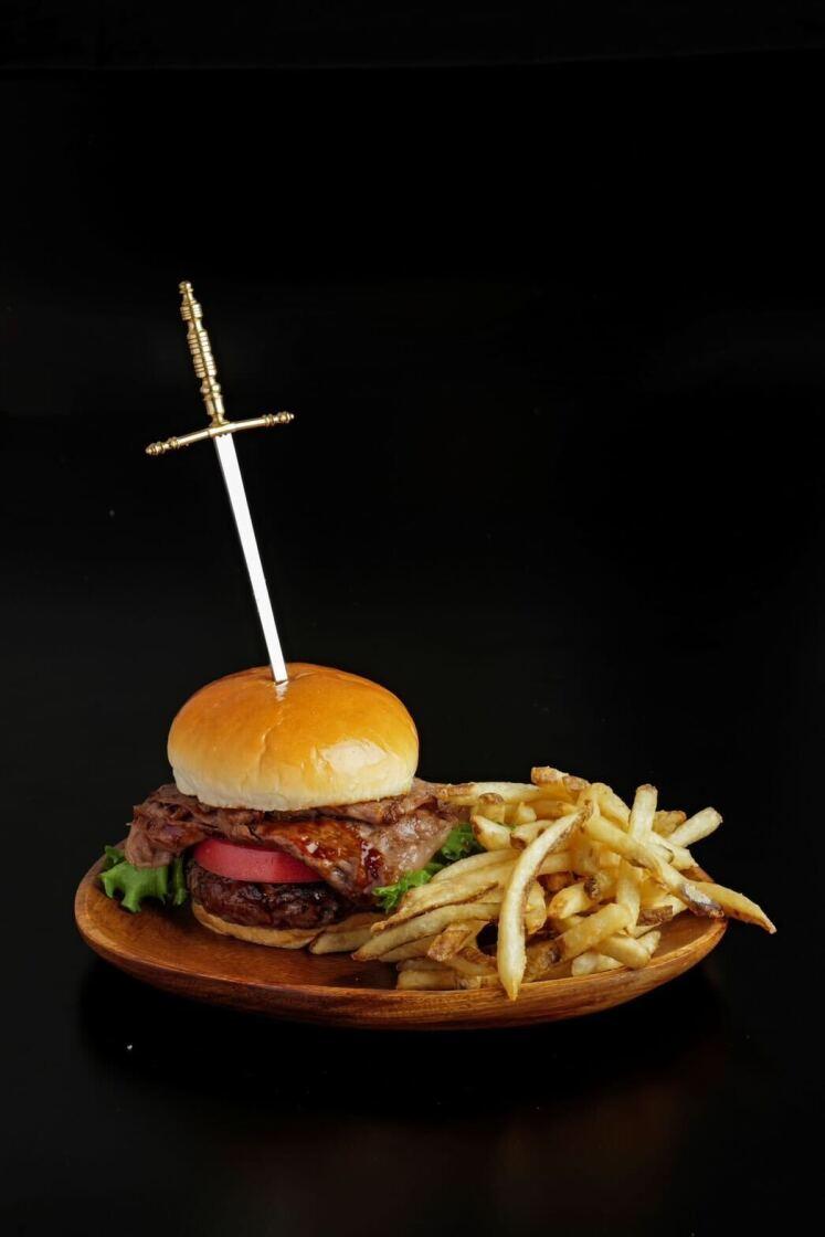 KAWAKATSUのバーガー（仮名）の制服1