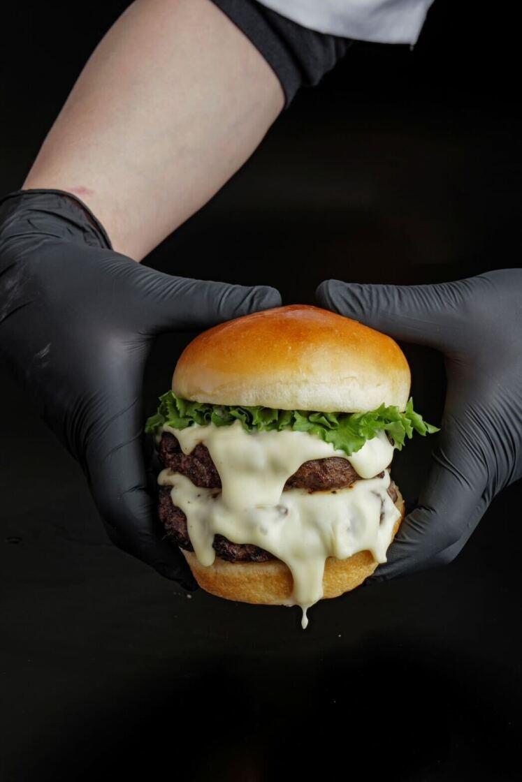 KAWAKATSUのバーガー（仮名）の制服2