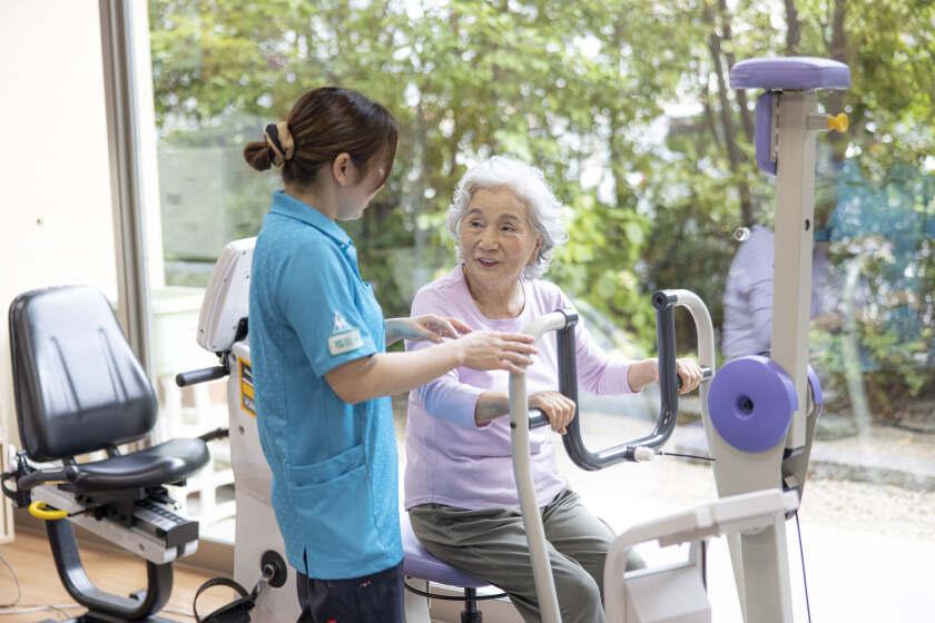 JR九州シニアライフサポート株式会社【SJR高取】の制服1