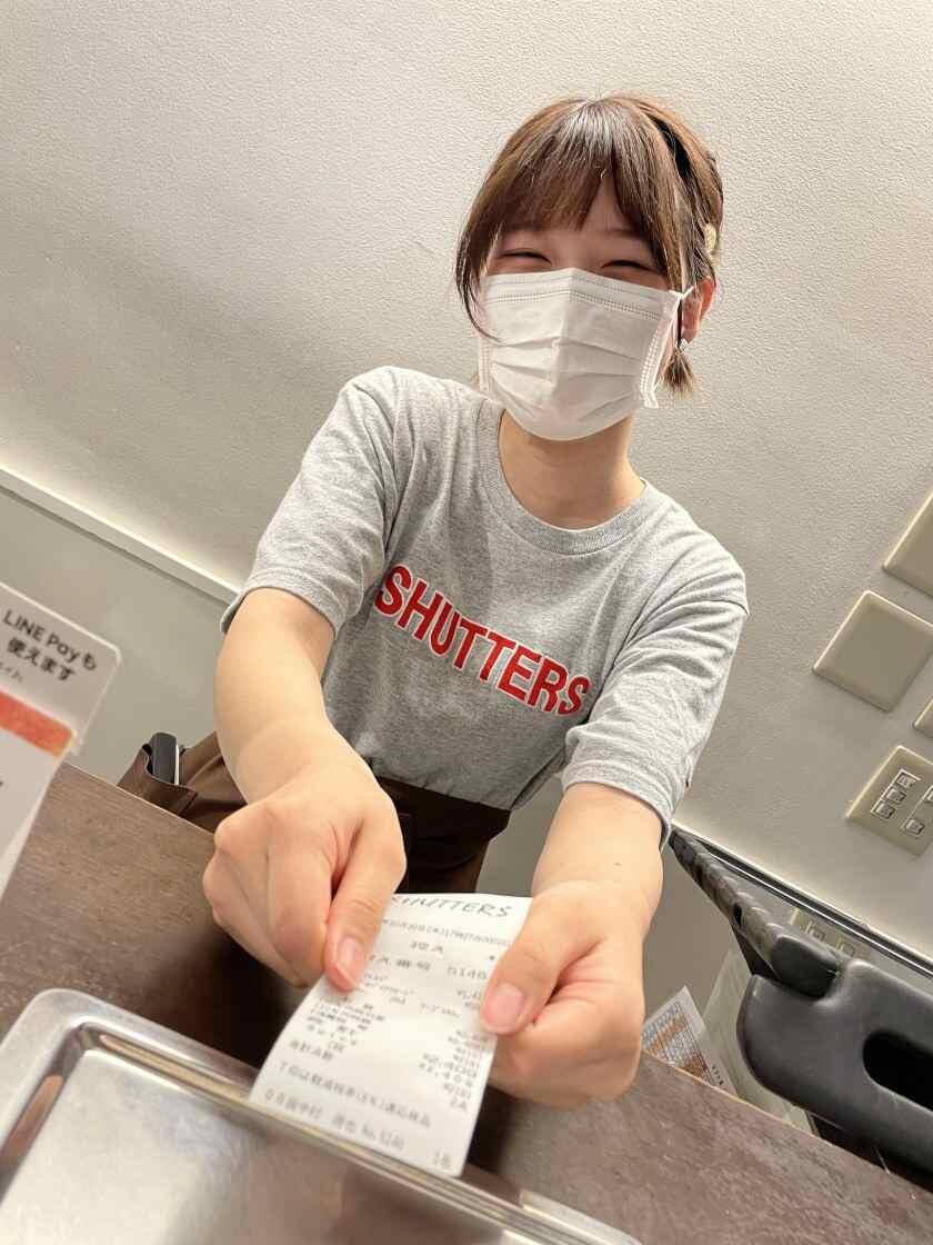 SHUTTERS 自由が丘本店の制服4