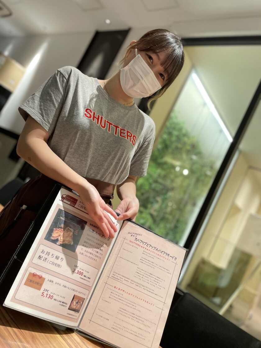 SHUTTERS 自由が丘本店の制服3