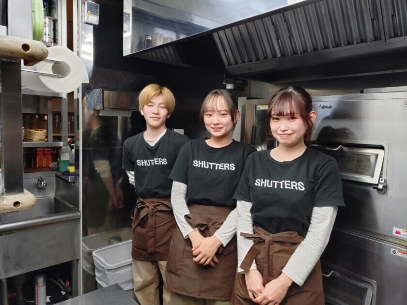 SHUTTERS 東京駅八重洲北(ヤエスキタ)の制服1