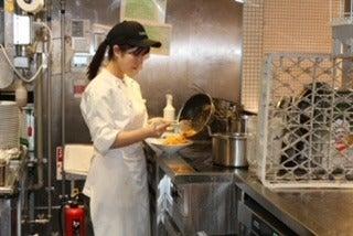 SHUTTERS 東京駅八重洲北(ヤエスキタ)の制服5