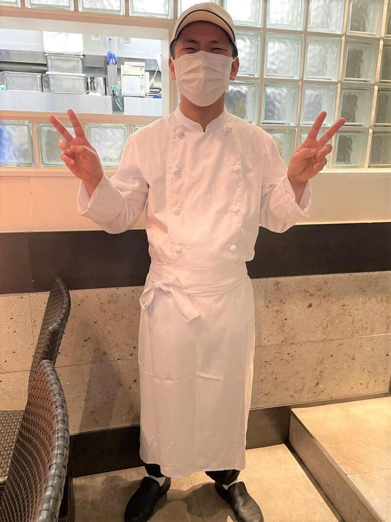 SHUTTERS 東京駅八重洲北(ヤエスキタ)の制服2