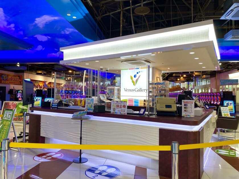 ヴィーナスギャラリー清川店の制服3