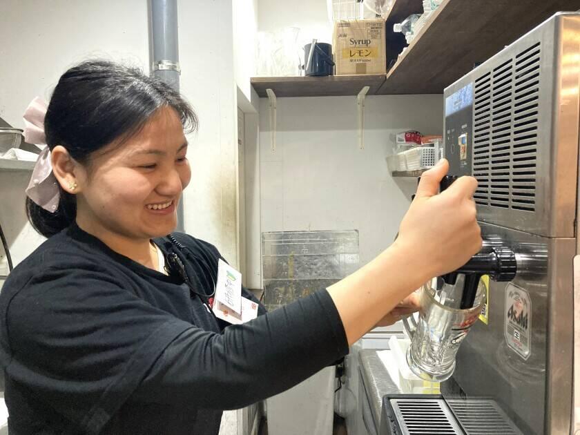 とりだん　京橋店の制服3