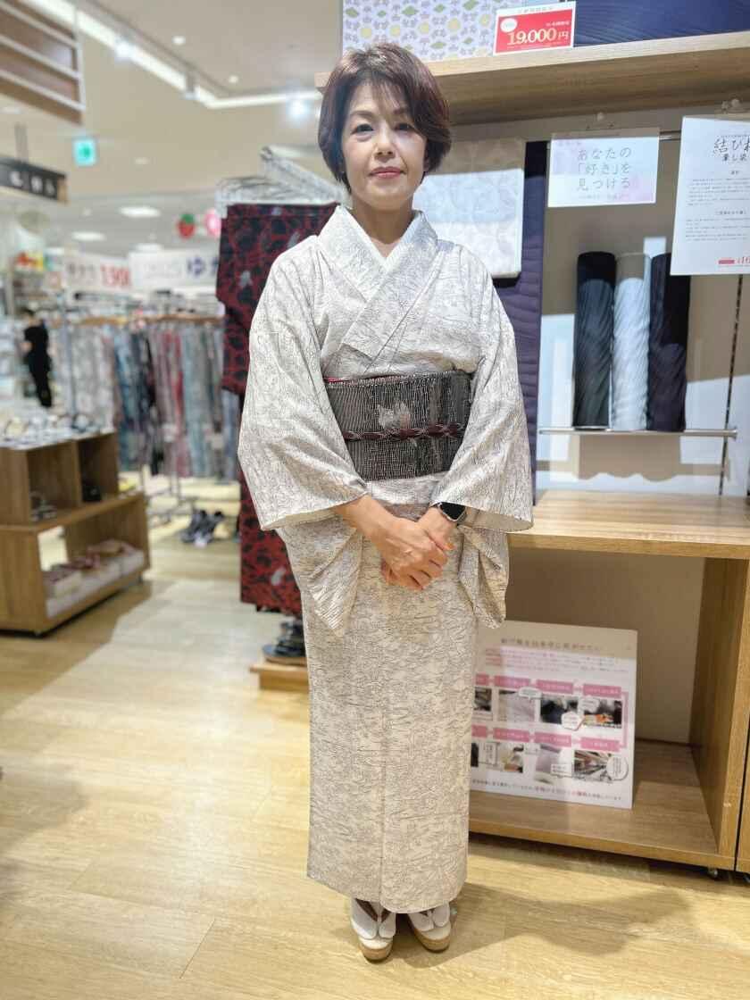 きもの工房一休　イオンモール発寒店の制服2