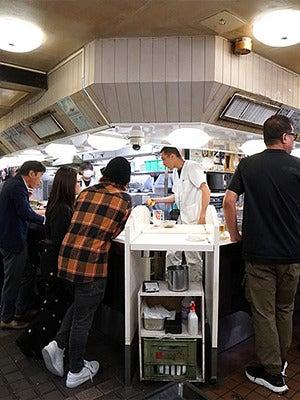 串かつ 松葉 総本店  応募受付先の制服3