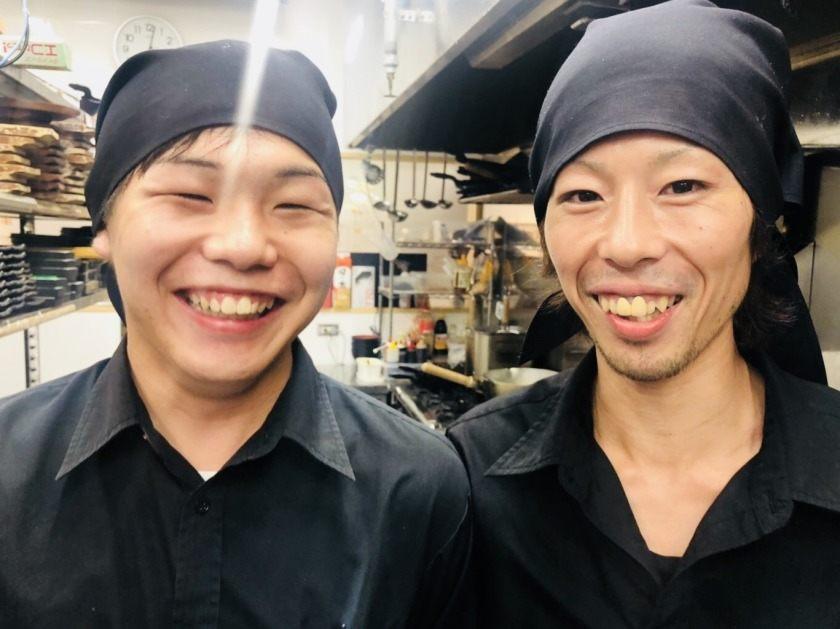 魚輝水産 JR平野駅前店の制服5