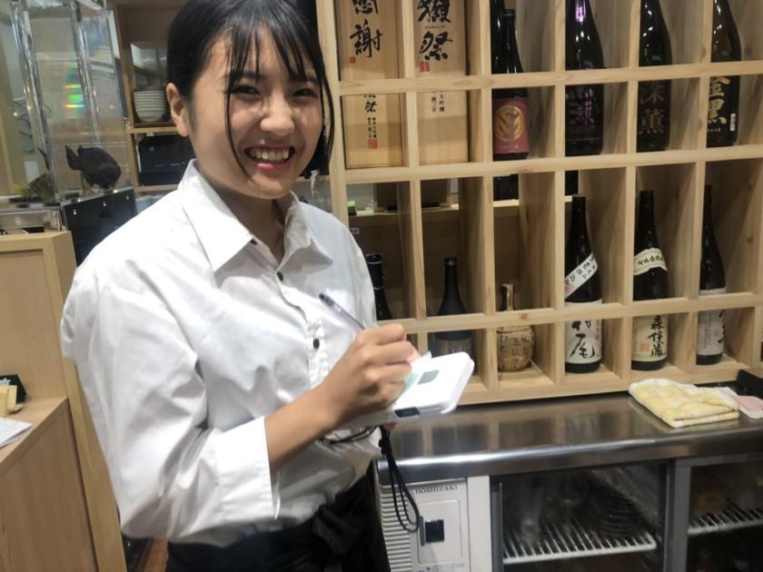 魚輝水産 JR平野駅前店の制服6