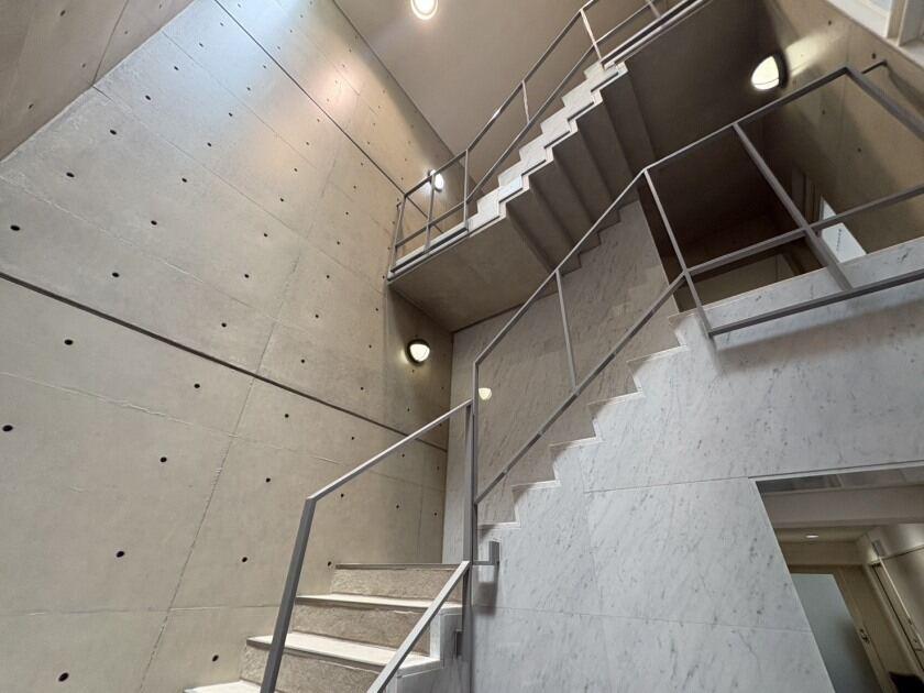 株式会社東洋トレーディング/阪急高槻市駅からトータル15分で到着♪（電車＋徒歩）の制服2