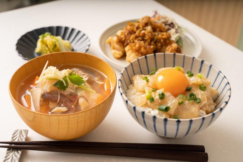 ごはんすすむ　横浜ポルタ店の制服3