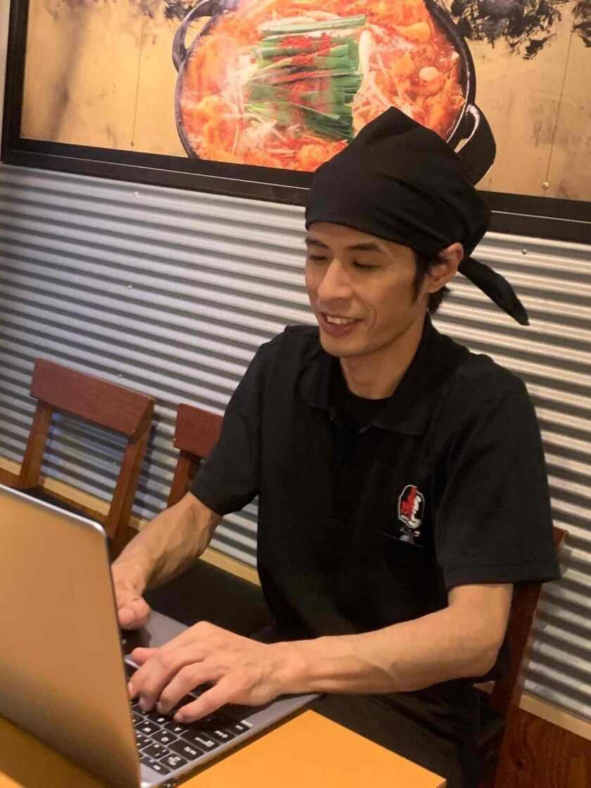 赤から　橿原店の制服1