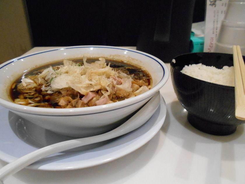 らーめん鱗 京都三条店の制服2