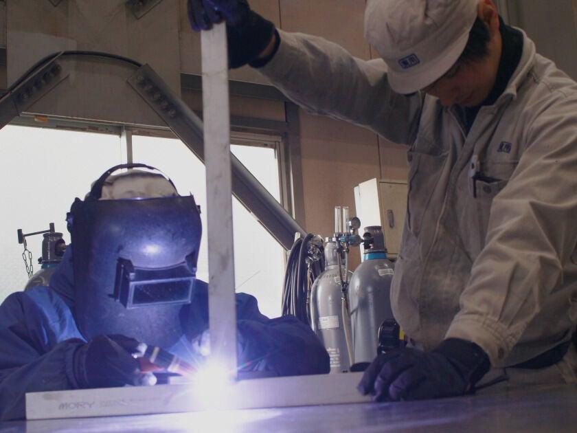 株式会社実用の制服1