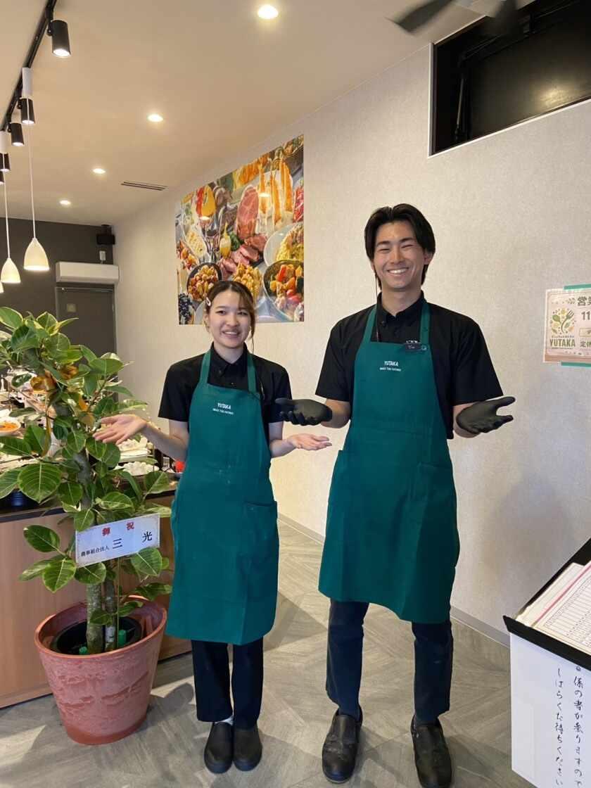 ビュッフェレストラン　YUTAKAの制服1