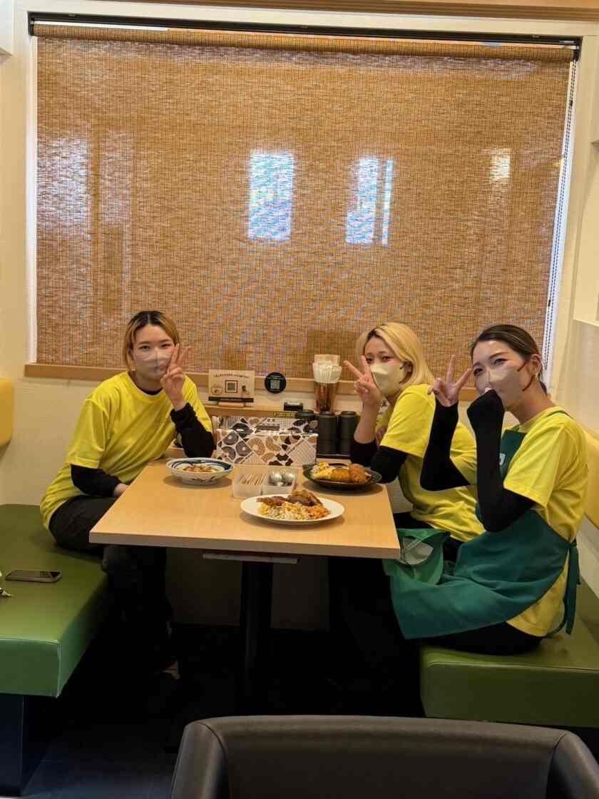 ビュッフェレストラン　YUTAKAの制服2