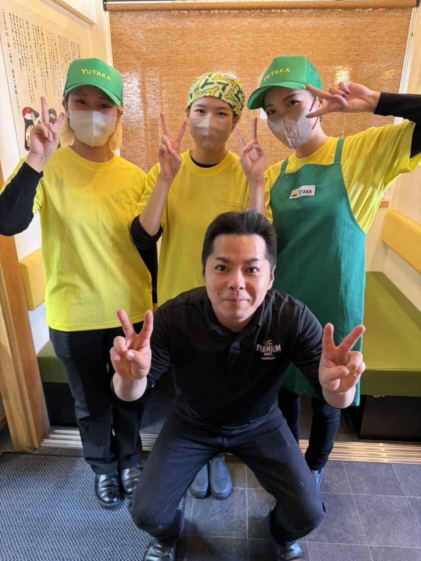 ビュッフェレストラン　YUTAKAの制服3