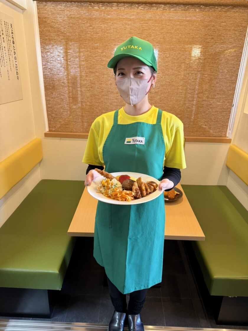 ビュッフェレストラン　YUTAKAの制服4