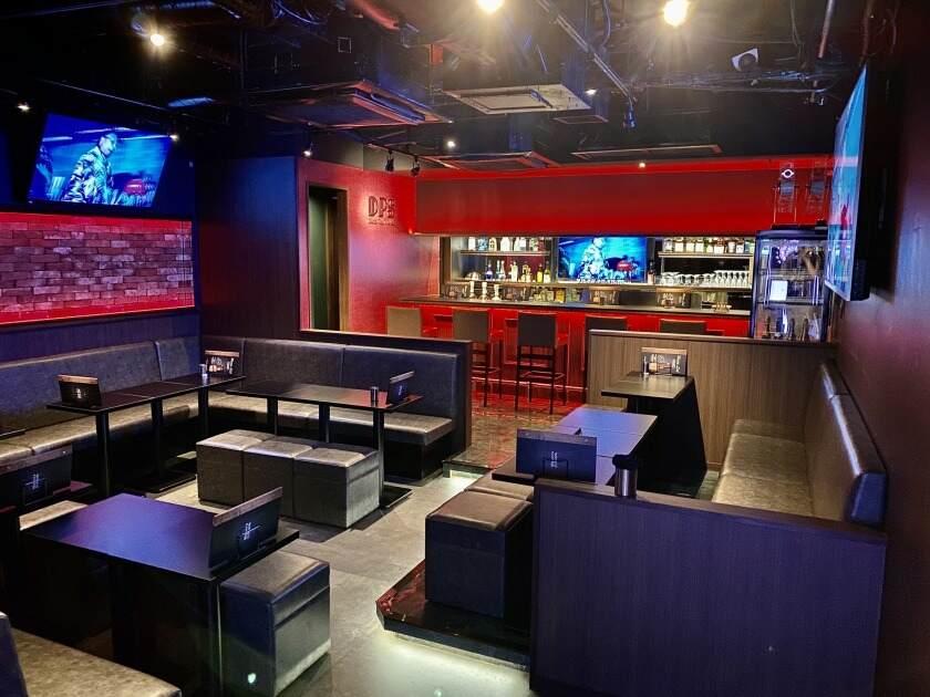 新感覚アミューズメントバー D.P.S 新宿店の制服3