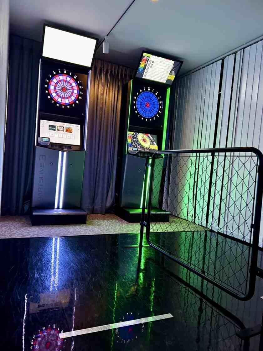 Darts & Bar ATLED 新宿靖国通り店の制服4