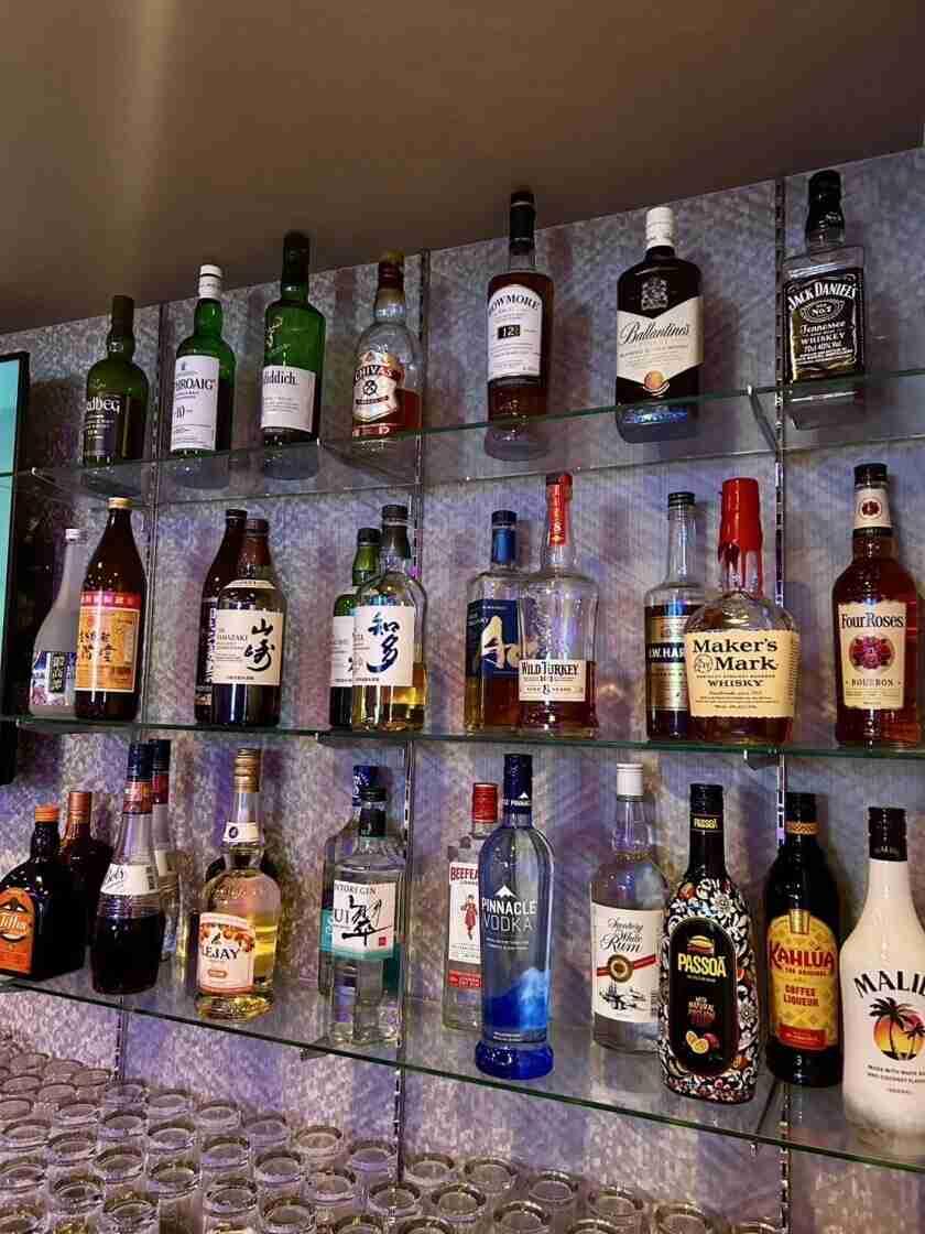 Darts & Bar ATLED 新宿靖国通り店の制服5