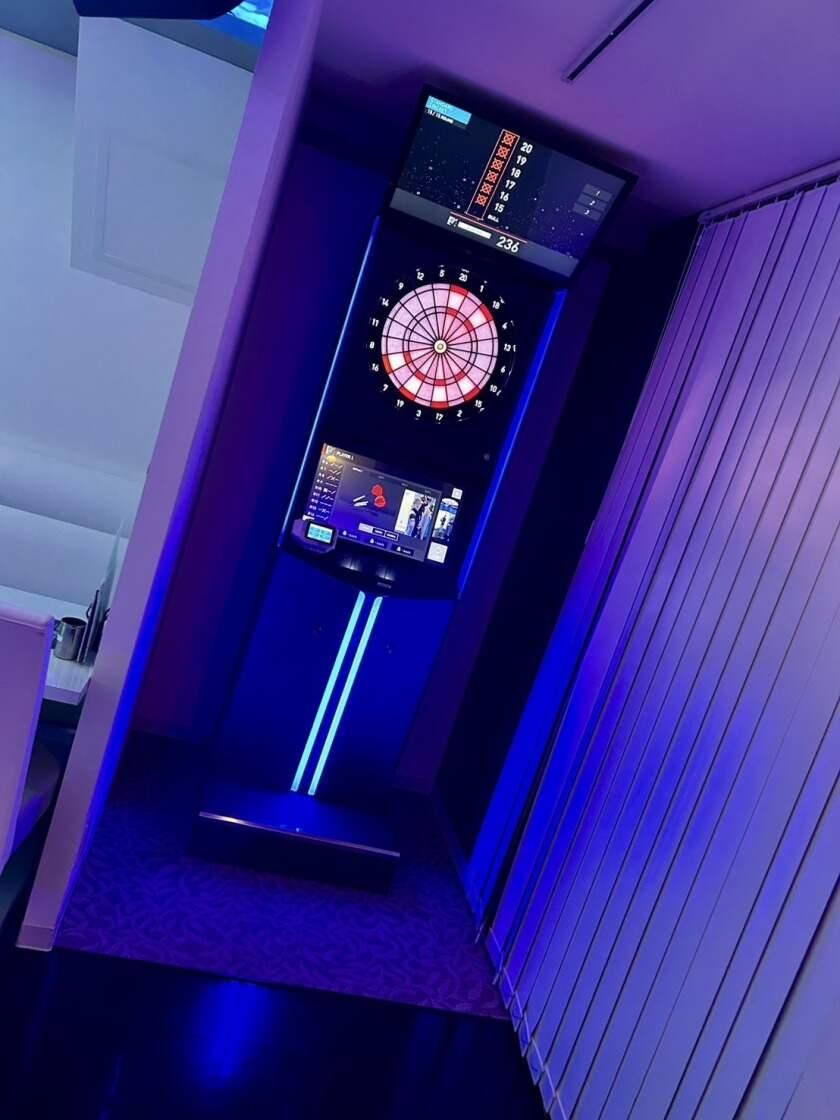 Darts & Bar ATLED 新宿靖国通り店の制服3