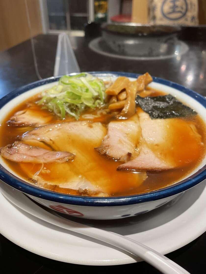 手打ち中華玉 アクアシティお台場店の制服2