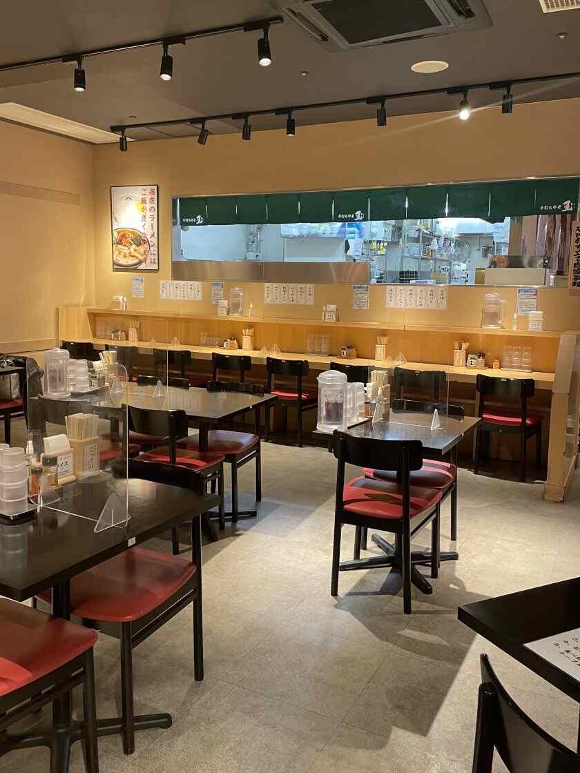 手打ち中華玉 アクアシティお台場店の制服3