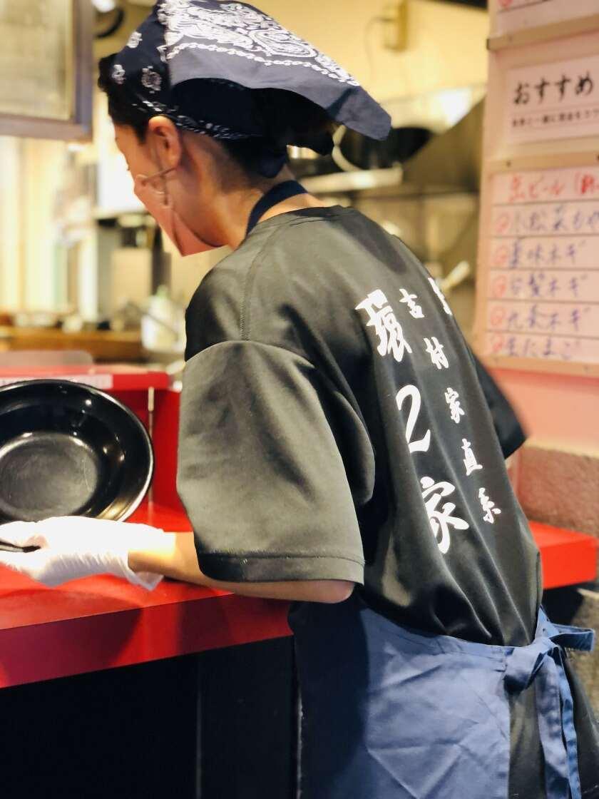 環2家 川崎店の制服1