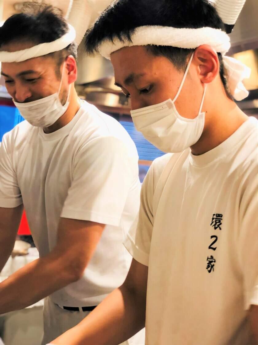 環2家 川崎店の制服2