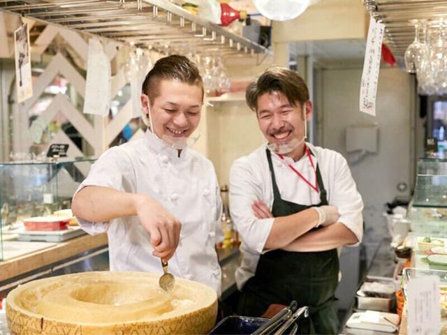最短2年で独立もキャリアアップも全てが叶う職場*ホールスタッフ(フード・飲食、神戸市中央区)のイメージ画像