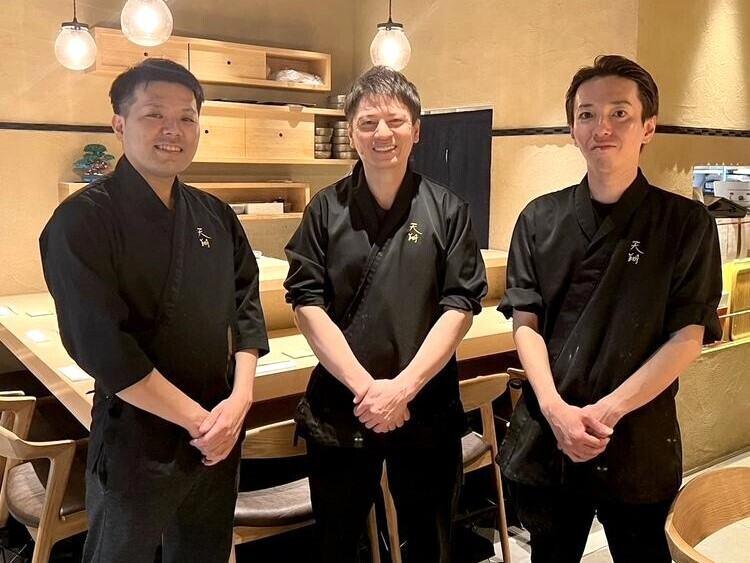 鮨あまと　裏難波店の制服2