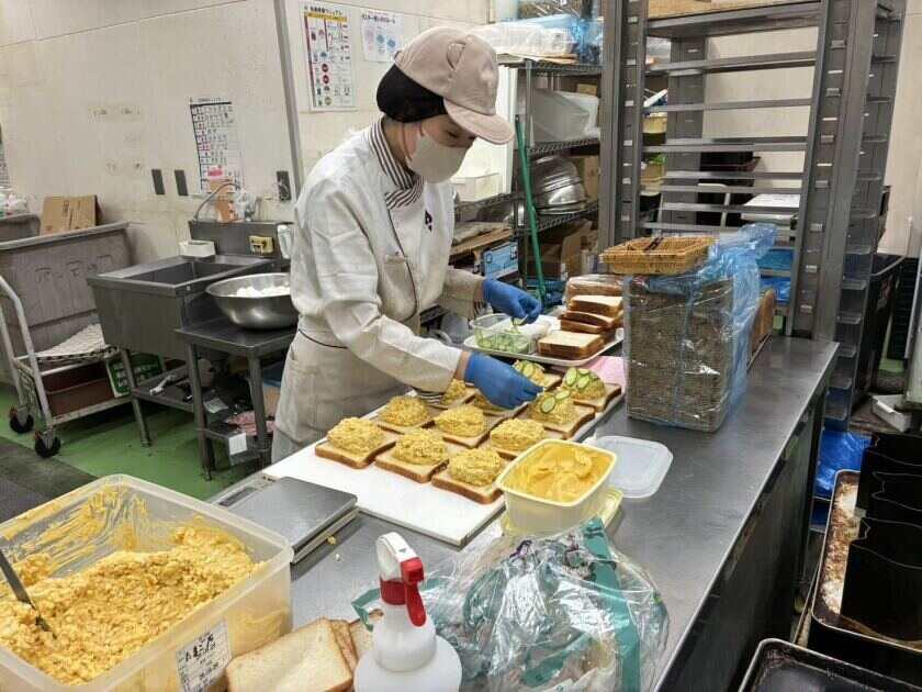 ハートブレッドアンティーク イオンモール香椎浜店の制服6