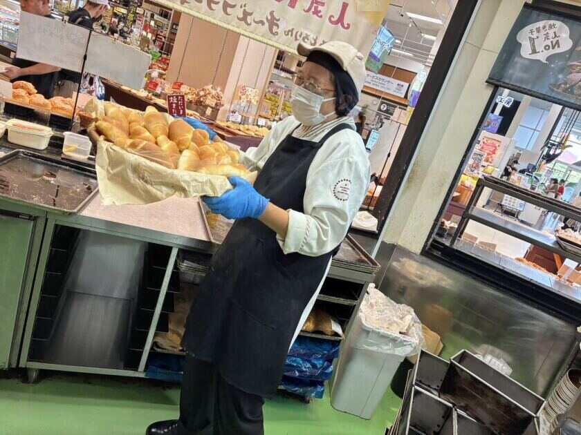 ハートブレッドアンティーク イオンモール香椎浜店の制服4