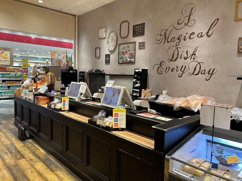 HEART BREAD ANTIQUE　マークイズももち店の制服2